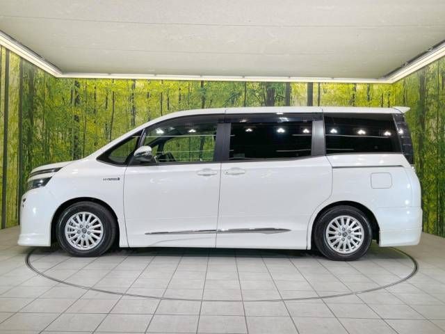Toyota VOXY HYBRID 2014-06 15835-18
