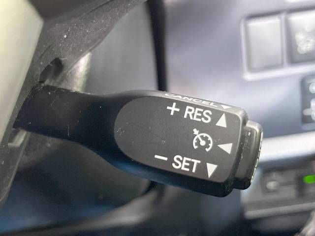 Toyota VOXY HYBRID 2014-06 15835-4