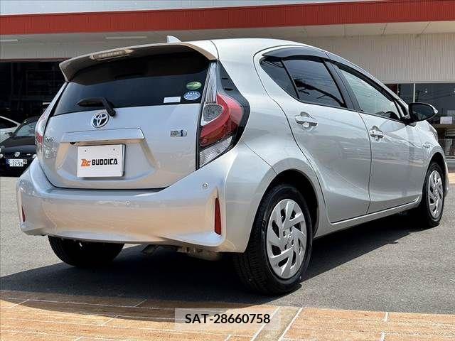 Toyota AQUA 2018-05 260451-14