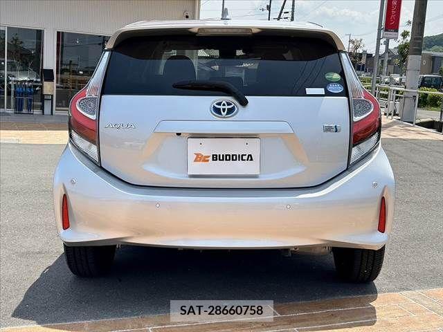 Toyota AQUA 2018-05 260451-13