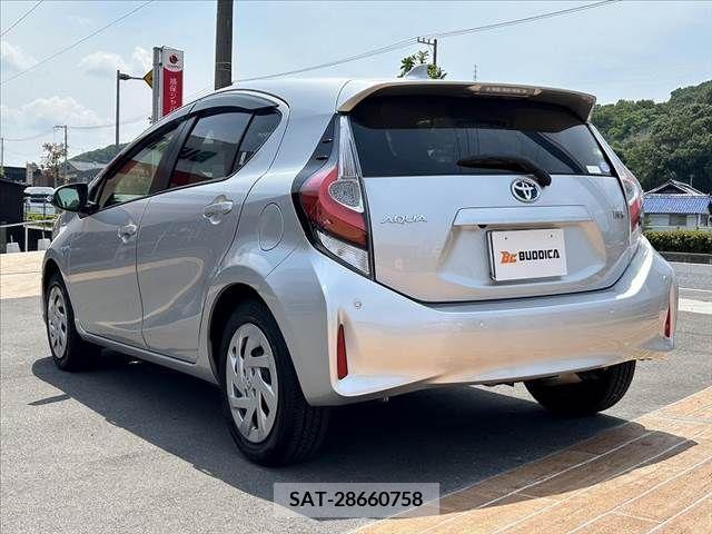 Toyota AQUA 2018-05 260451-12