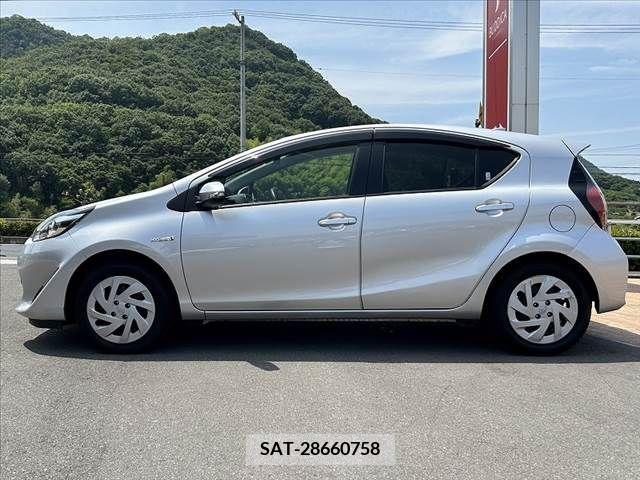 Toyota AQUA 2018-05 260451-10