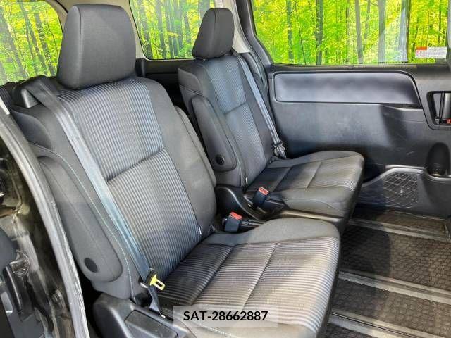 Toyota VOXY 2015-04 326476-9