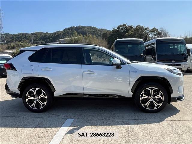 Toyota RAV4 PHV 2023-02 215485-11