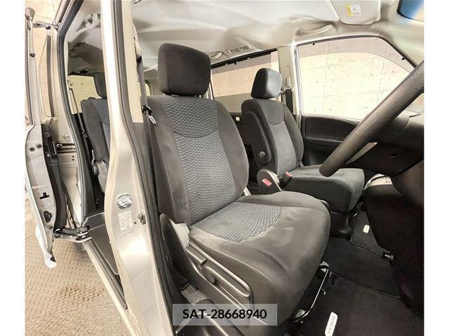 Nissan SERENA 2016-03 352037-3