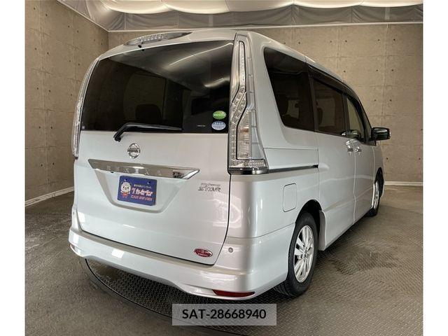Nissan SERENA 2016-03 352037-1