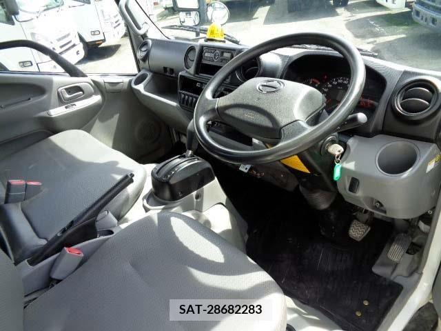 Hino DUTRO 2018-03 267692-2