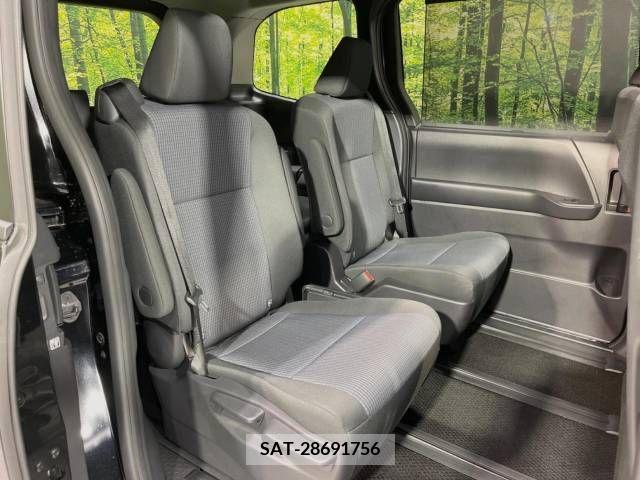 Toyota NOAH 2023-04 214220-10