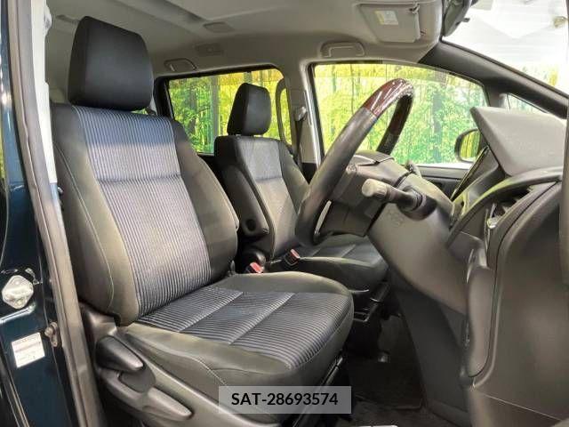 Toyota VOXY 2015-10 289453-8