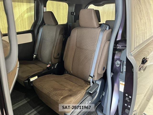 Toyota NOAH HYBRID 2018-02 280701-23