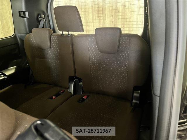 Toyota NOAH HYBRID 2018-02 280701-24