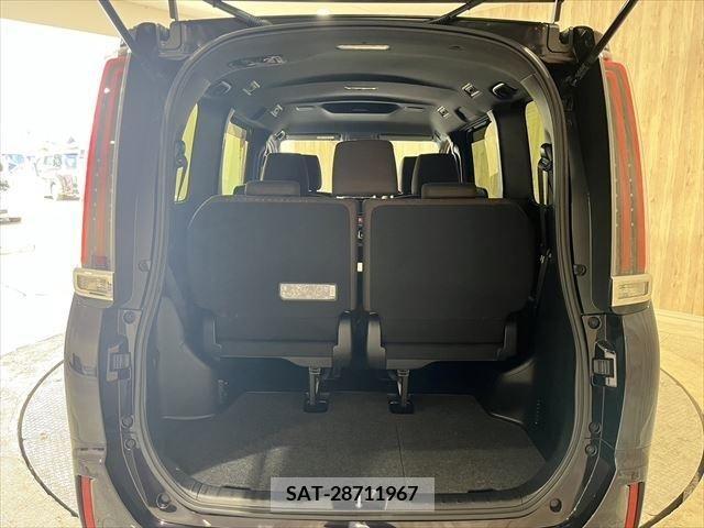 Toyota NOAH HYBRID 2018-02 280701-25
