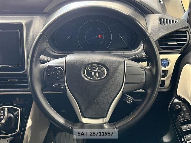 Toyota NOAH HYBRID 2018-02 280701-26