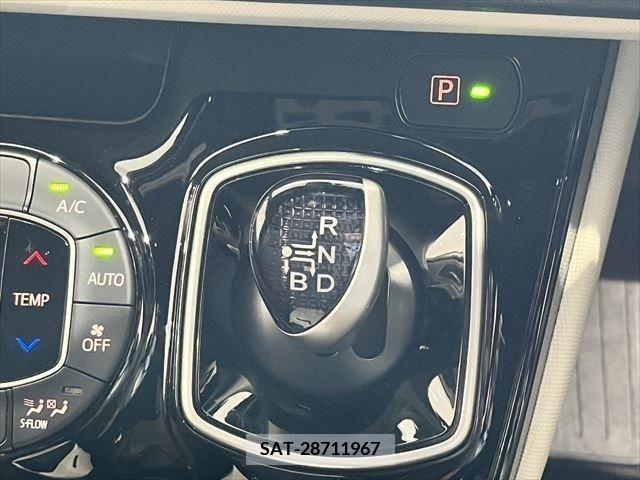 Toyota NOAH HYBRID 2018-02 280701-27