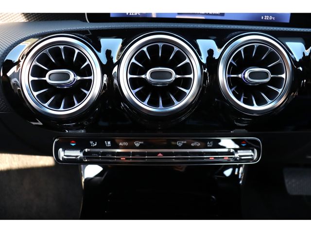 Mercedes Benz A-CLASS 2018-01 187230-11