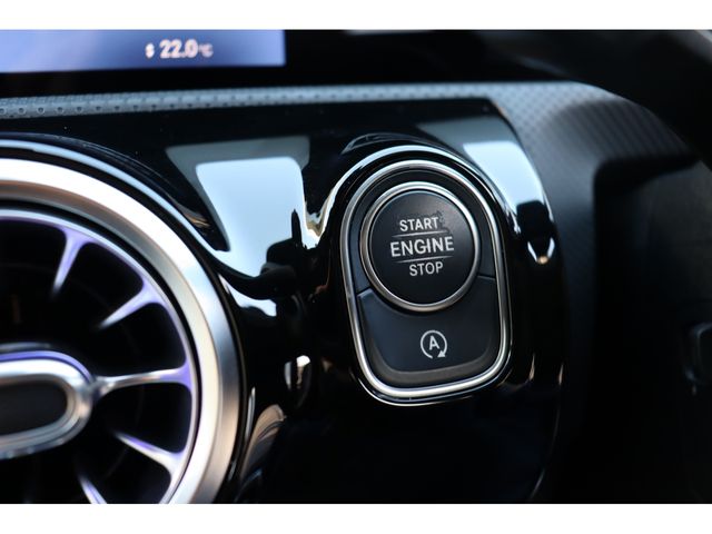 Mercedes Benz A-CLASS 2018-01 187230-15