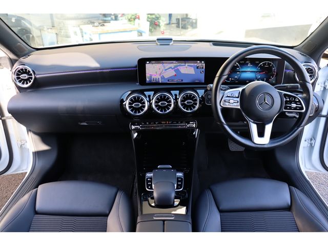 Mercedes Benz A-CLASS 2018-01 187230-4