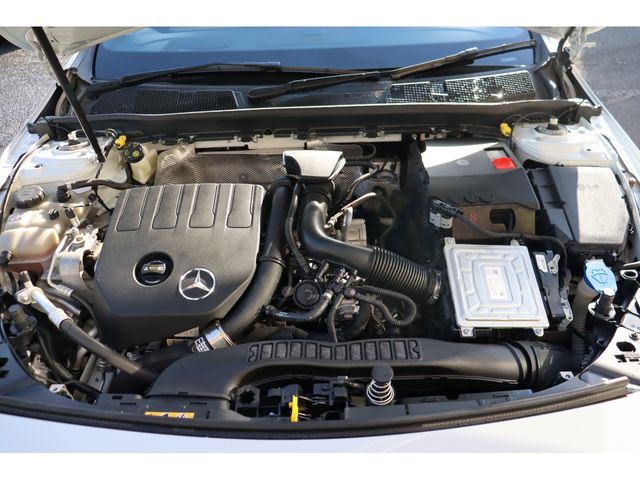 Mercedes Benz A-CLASS 2018-01 187230-24