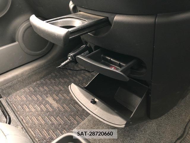 Toyota SIENTA 2013-06 340656-19