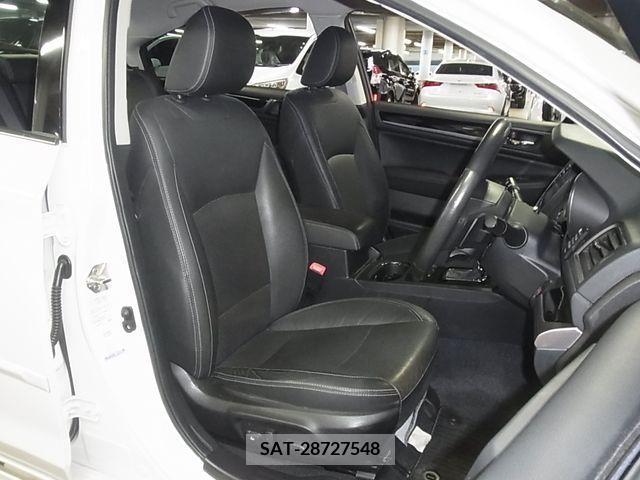 Subaru LEGACY B4 2017-04 216636-11