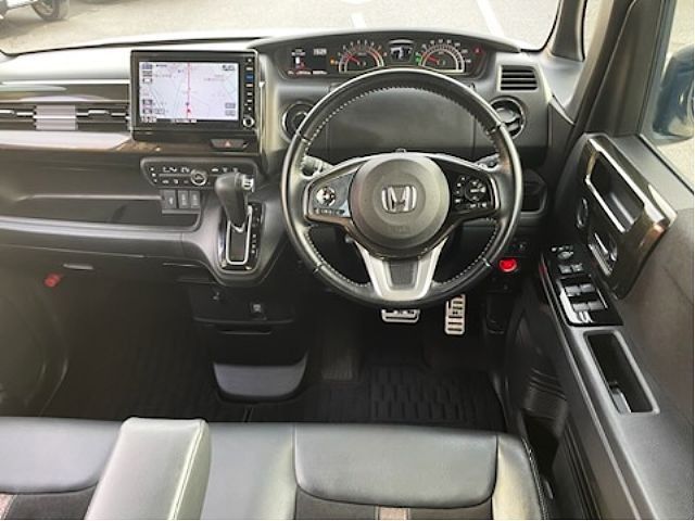Honda N BOX CUSTOM 2018-04 182442-1