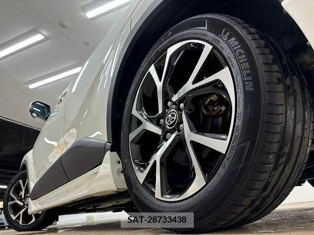 Toyota C-HR 2018-10 357852-18