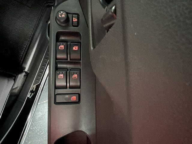 Toyota Pixis Mega 2019-04 180792-17