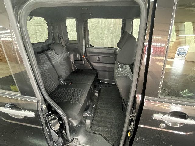 Toyota Pixis Mega 2019-04 180792-3