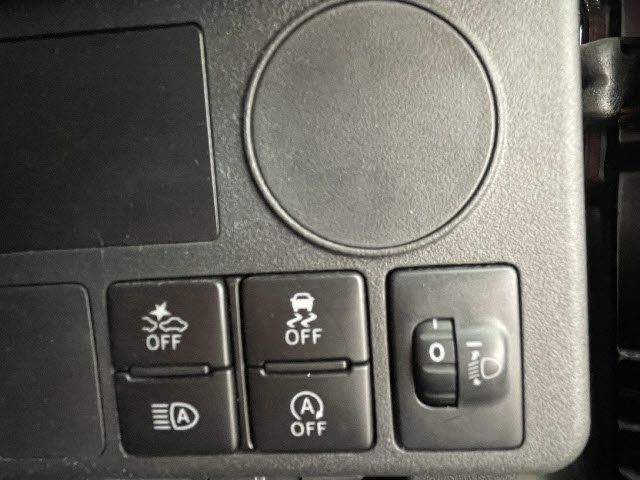Toyota Pixis Mega 2019-04 180792-11