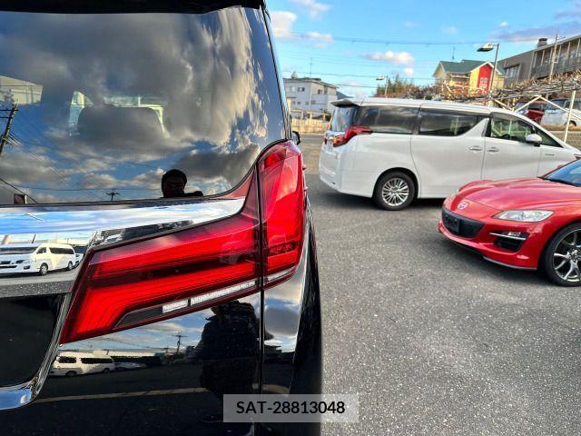 Toyota ALPHARD 2023-04 214427-17