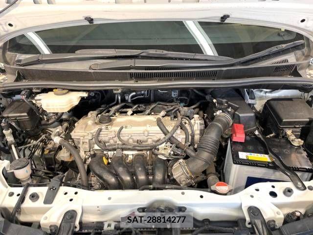 Toyota VOXY 2017-01 240396-19