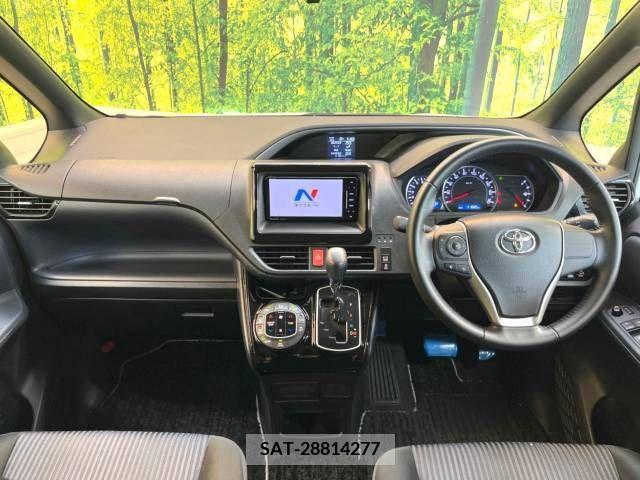 Toyota VOXY 2017-01 240396-1