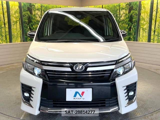 Toyota VOXY 2017-01 240396-15