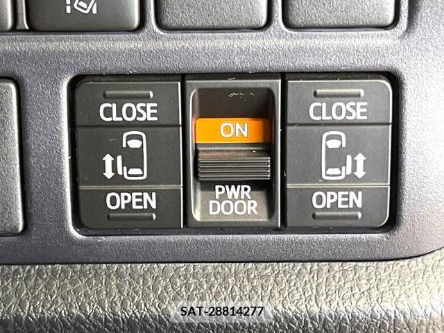 Toyota VOXY 2017-01 240396-5