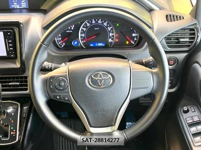Toyota VOXY 2017-01 240396-12