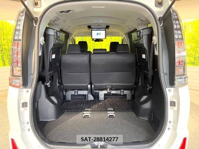 Toyota VOXY 2017-01 240396-11