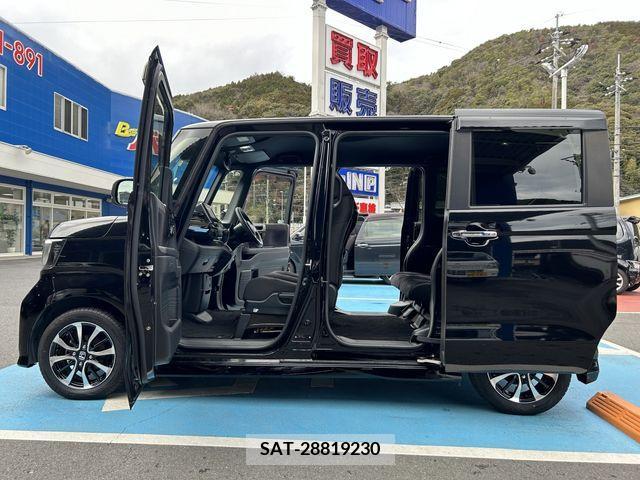 Honda N BOX CUSTOM 2019-05 225516-3