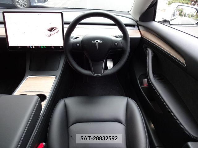 Tesla MODEL 3 2022-03 240398-1