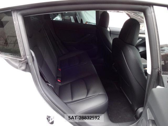 Tesla MODEL 3 2022-03 240398-18