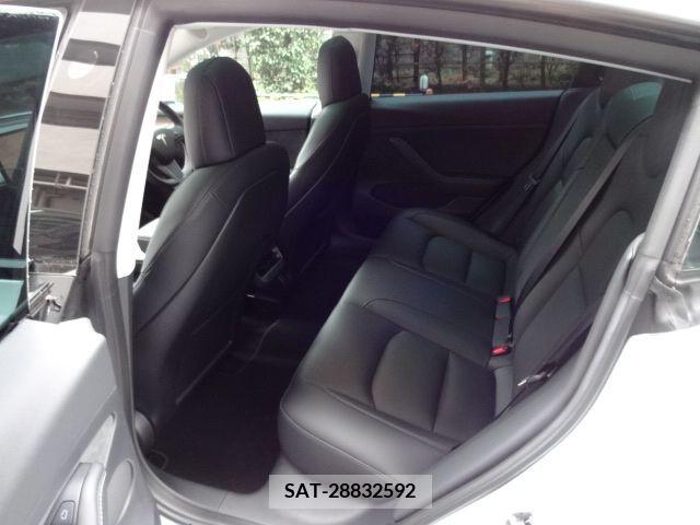 Tesla MODEL 3 2022-03 240398-17
