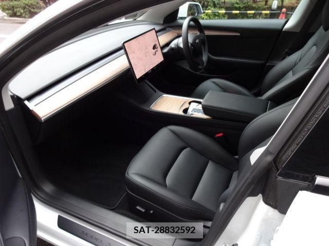 Tesla MODEL 3 2022-03 240398-12