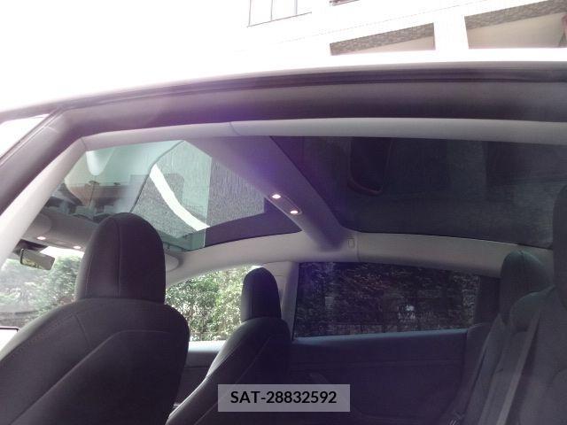 Tesla MODEL 3 2022-03 240398-16