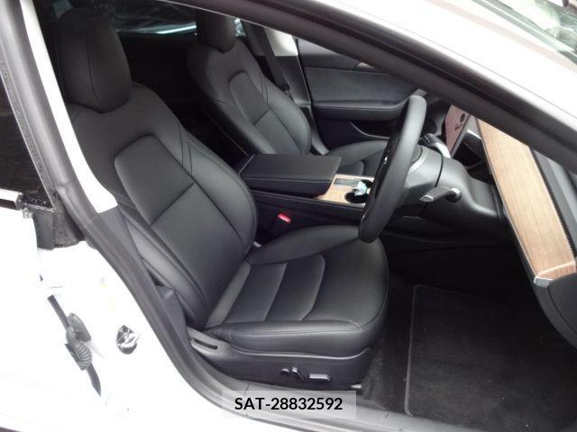 Tesla MODEL 3 2022-03 240398-15
