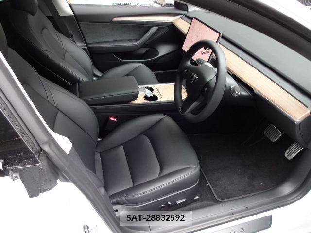 Tesla MODEL 3 2022-03 240398-14