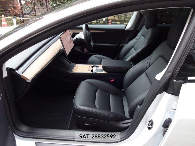 Tesla MODEL 3 2022-03 240398-13