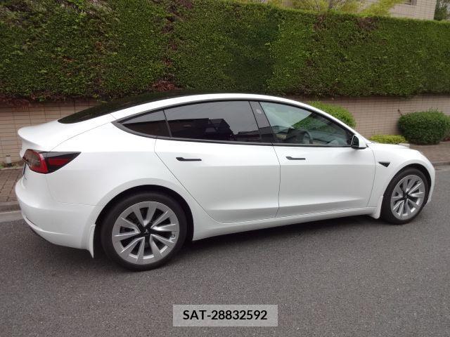 Tesla MODEL 3 2022-03 240398-6