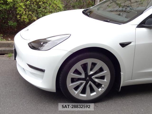 Tesla MODEL 3 2022-03 240398-4