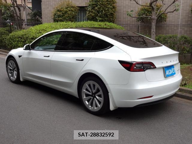 Tesla MODEL 3 2022-03 240398-2