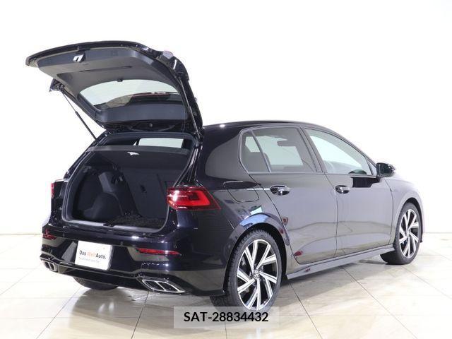 VolksWagen GOLF 2023-10 255582-8
