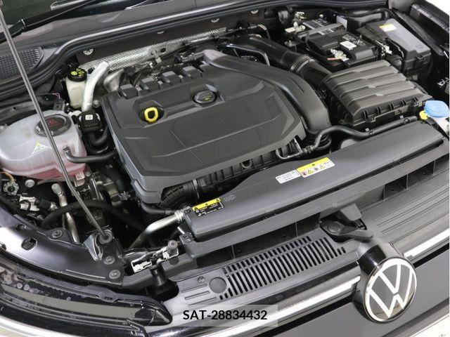 VolksWagen GOLF 2023-10 255582-26